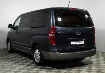 Подержанный автомобиль Hyundai H-1 2015 года (7 фото)