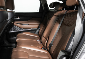 Подержанный автомобиль Hyundai Santa Fe 2021 года (10 фото)