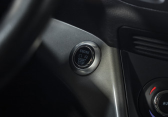 Подержанный автомобиль Ford Kuga 2015 года (18 фото)