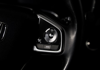 Подержанный автомобиль Honda CR-V 2018 года (11 фото)