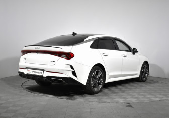 Подержанный автомобиль Kia K5 2022 года (5 фото)