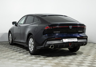 Подержанный автомобиль Changan UNI-V 2023 года (7 фото)