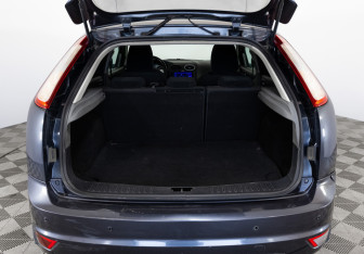 Подержанный автомобиль Ford Focus Hatchback 2008 года (15 фото)