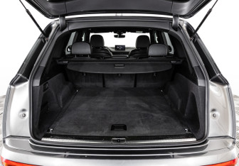 Подержанный автомобиль Audi Q7 2015 года (34 фото)