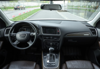 Подержанный автомобиль Audi Q5 2013 года (12 фото)