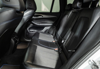 Подержанный автомобиль BMW X3 2018 года (10 фото)