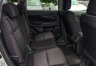 Подержанный автомобиль Mitsubishi Outlander 2021 года (11 фото)