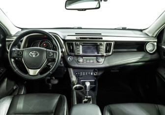 Подержанный автомобиль Toyota RAV4 2013 года (13 фото)