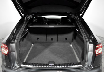 Подержанный автомобиль Audi Q8 2019 года (17 фото)