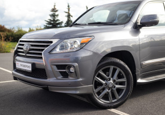 Подержанный автомобиль Lexus LX 2014 года (2 фото)