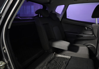 Подержанный автомобиль Kia Venga 2012 года (15 фото)