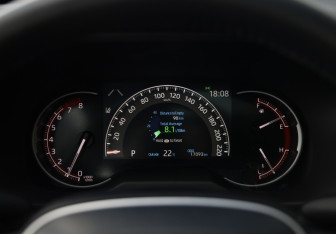 Подержанный автомобиль Toyota RAV4 2022 года (8 фото)