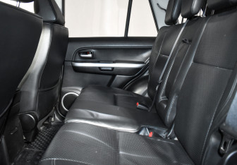 Подержанный автомобиль Suzuki Grand Vitara 2007 года (12 фото)