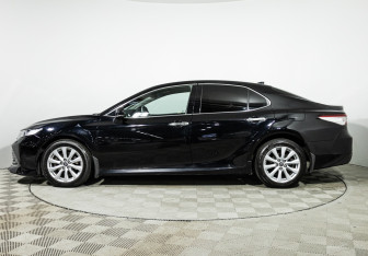 Подержанный автомобиль Toyota Camry Sedan 2019 года (8 фото)