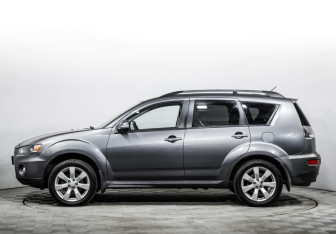 Подержанный автомобиль Mitsubishi Outlander 2012 года (8 фото)