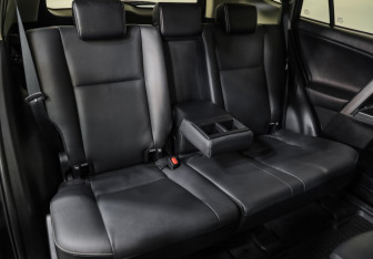 Подержанный автомобиль Toyota RAV4 2016 года (25 фото)