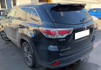 Подержанный автомобиль Toyota Highlander 2014 года (3 фото)
