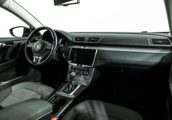 Подержанный автомобиль Volkswagen Passat Sedan 2011 года (9 фото)