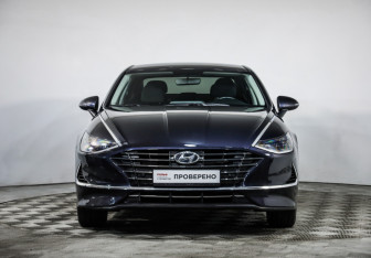 Подержанный автомобиль Hyundai Sonata 2021 года (2 фото)