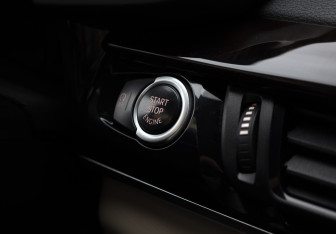 Подержанный автомобиль BMW X6 2016 года (18 фото)