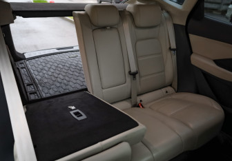 Подержанный автомобиль Jaguar E-Pace 2018 года (29 фото)