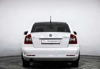 Подержанный автомобиль Skoda Octavia Liftback 2011 года (6 фото)