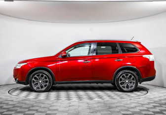 Подержанный автомобиль Mitsubishi Outlander 2014 года (8 фото)