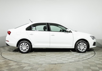 Подержанный автомобиль Skoda Rapid Liftback 2021 года (4 фото)