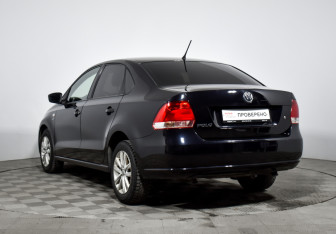 Подержанный автомобиль Volkswagen Polo Sedan 2013 года (7 фото)