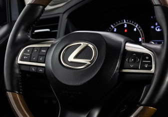 Подержанный автомобиль Lexus LX 2016 года (13 фото)