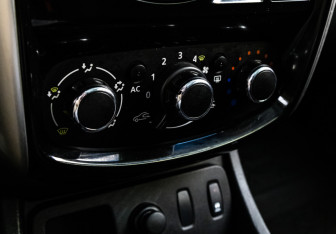 Подержанный автомобиль Nissan Terrano 2014 года (12 фото)