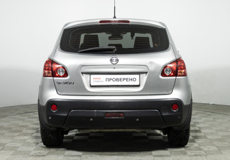 Подержанный автомобиль Nissan Qashqai 2008 года (6 фото)