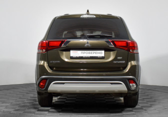 Подержанный автомобиль Mitsubishi Outlander 2019 года (6 фото)