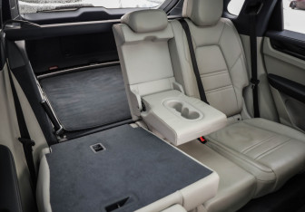 Подержанный автомобиль Porsche Cayenne 2019 года (33 фото)