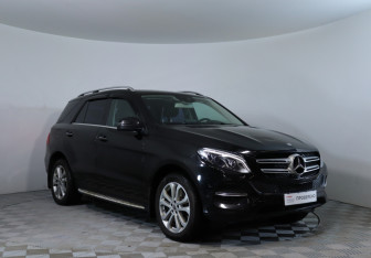 Подержанный автомобиль Mercedes-Benz GLE 2015 года (3 фото)