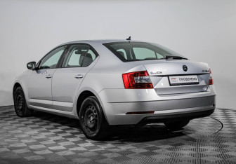 Подержанный автомобиль Skoda Octavia Liftback 2020 года (8 фото)