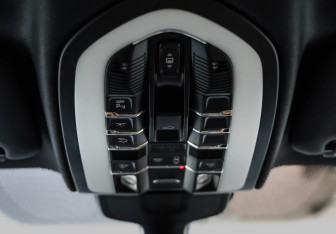 Подержанный автомобиль Porsche Cayenne 2015 года (26 фото)