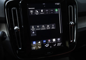 Подержанный автомобиль Volvo XC40 2021 года (18 фото)