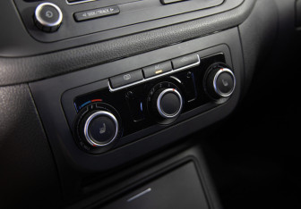 Подержанный автомобиль Volkswagen Golf Plus 2012 года (16 фото)