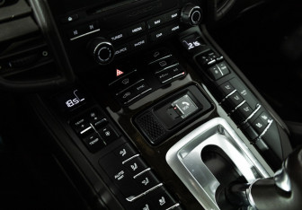 Подержанный автомобиль Porsche Cayenne 2016 года (22 фото)