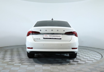Подержанный автомобиль Skoda Octavia Liftback 2022 года (6 фото)