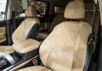 Подержанный автомобиль Kia Carnival 2021 года (12 фото)