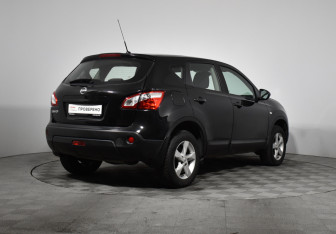 Подержанный автомобиль Nissan Qashqai 2012 года (5 фото)