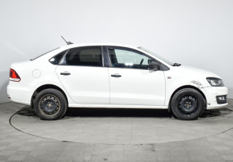 Подержанный автомобиль Volkswagen Polo Sedan 2017 года (4 фото)