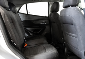 Подержанный автомобиль Opel Mokka 2014 года (12 фото)