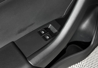 Подержанный автомобиль Skoda Rapid Liftback 2018 года (10 фото)