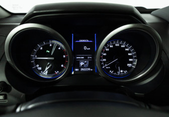 Подержанный автомобиль Toyota Land Cruiser Prado 2015 года (12 фото)