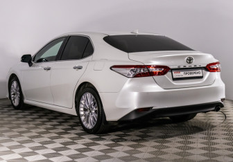 Подержанный автомобиль Toyota Camry Sedan 2019 года (7 фото)