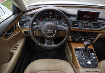 Подержанный автомобиль Audi A7 2011 года (12 фото)