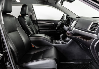 Подержанный автомобиль Toyota Highlander 2018 года (25 фото)